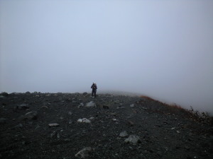 茶臼岳にむかう先生