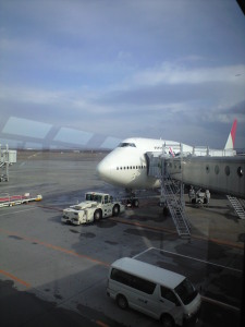 新千歳空港のJAL５１２　７４７国際線仕様